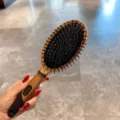 Holzmaserung Luftkissen Haarbürste mit glitzernden Strasssteinen und ergonomischem Griff. - Haarbürste
