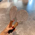 Glänzende Strass Haarbürste mit Holzmaserung Griff für luxuriöse Haarpflege und tägliches Styling. - Haarbürste & kleiner Rundspiegel