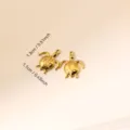 Vergoldeter Schildkrötenanhänger aus Titanstahl für DIY-Schmuck, Größe 1,3x1,1cm - Kleine Meeresschildkröte (016)