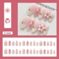 Gedetailleerd overzicht van 3D bloem crème Franse amandel kunstnagels set van 30. - Lijm Type / 30 Stuks / Kersenbloesem Ijsbloem