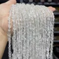 Gros plan détaillé de perles en cristal de roche naturel de forme irrégulière pour bijoux DIY. - Quartz Clair Naturel Irrégulier (JDXSX03) / 45-65 Pièces/Paquet