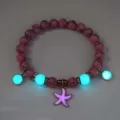Detailed view of luminous starfish bracelet with pink textured beads glowing in the dark - Bracelet / Gold (Pink Turq Rose)