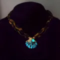 Lichtgevende schelpenketting met luipaardlint en blauwe hanger - Ketting / Goud Blauw Lichtgevende Halsketting
