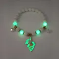 Elegant luminous conch pearl pendant jewelry with white beads and green glow effect - Bracelet / Gold Green Glow
