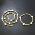 Detailansicht des goldfarbenen Herz-Tennis-Halsketten- und Armband-Sets mit Emaille-Herzen - Armband / 18cm / Gold (Weißes Herz)
