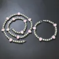 Elegantes silbernes Tennis-Schmuckset mit rosa Ölherzen und funkelnden Strasssteinen. - Silber (Rosa Emaille-Herz)