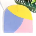 Elegante gorro de punto acrílico con bloques de colores para otoño e invierno - Talla única / Amarillo + Azul Claro + Rosa