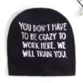 Berretto in maglia nera unisex con divertente slogan bianco per stile casual - Taglia unica / Nero YOU