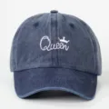 Berretto da baseball lavato blu navy con ricamo Queen bianco e dettaglio corona - Taglia unica / Blu Notte