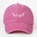 Berretto da baseball rosa lavato con ricamo ali Angel bianche in stile vintage - Rosso rosa