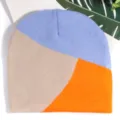 Gorro de punto tricolor moderno en azul claro, beige y naranja para el invierno - Talla única / Azul Claro + Beige + Naranja