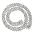 Detailansicht der 15mm silbernen Iced-Out-Cuban-Halskette mit Strassverschluss - 18cm / Silber
