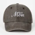 Cappellino da baseball grigio lavato con ricamo BOY Mom bianco per look casual quotidiano - Marrone
