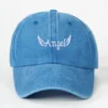 Berretto da baseball in denim blu lavato con ricamo ali 'Angel' rosa, vista SKU - Blu