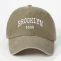 Cappellino da baseball vintage in cotone lavato con ricamo bianco Brooklyn 1898. - Taglia unica / Cachi