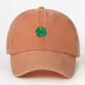 Berretto da baseball in cotone terracotta lavato con ricamo a quadrifoglio verde dettagliato - Taglia unica / Arancione
