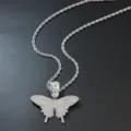 Detailansicht der eisgekühlten Schmetterlings-Halskette mit silberner Seilkette - Schmetterling Anhänger mit 5mm 60cm Seilkette / Silber (Voll Weißer Strass)
