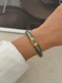 Élégant bracelet jonc vintage en émail vert avec accents et détails dorés raffinés - Vert