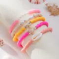 Dettaglio di cavigliere bohémien colorate in argilla polimerica con stelle marine e conchiglie - Stile A38 / Five-Piece Set