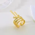 Nahaufnahme eines vergoldeten Edelstahl-Wickelrings mit filigranem Schleifen-Design - Multi-layer (418) / Gold