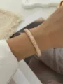 Elegante bracciale rigido vintage in smalto rosa con raffinato motivo a foglie dorate - Stile Decorazione Floreale Marmo Rosa (A829-3)