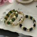 Bracciale in resina stile vintage con perle colorate e distanziatori dorati elastico - Set Sovrapposto / Set a Tre Colori (824-1)