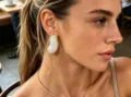 Elegant vintage gold-plated jewelry set with irregular wave earrings and thin choker - Earrings (4078) / White