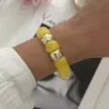 Gelbes Harzperlenarmband mit goldfarbenen Abstandsperlen im angesagten Dopamin-Look - Zitronengelb (824 Gelb)