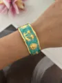 Bracciale rigido smaltato dorato con motivi di frutta e mare, ciliegia e fragola - Blu Ciliegia