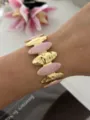 Bracciale grosso in metallo dorato con inserti in smalto marmorizzato rosa vacanza - Ovale / Rosa Oro