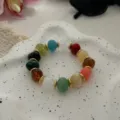 Böhmisches Urlaubs-Armband mit unregelmäßigen bunten Steinen und Gold-Elementen - Unregelmäßiger Perlenstil (823) / 13 Stück (10mm) / Mischfarben 2