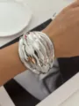 Bracciale rigido in argento con trama ondulata vintage in stile metallo liquido - Stile Argento Ondulato (814 Silver)
