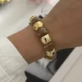 Vintage-Armband aus braunen Resin-Perlen mit goldenen Zwischenstücken für das Handgelenk - Kaffee (824 Kaffee)