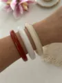 Minimalistisches Retro-Armreif-Set aus Harz in Rot, Weiß und Creme für elegante Damen - Dreiteiliges Dünnes Rundes Set / Marmor Kristallweiß Rot