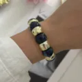 Stilvolles Dopamin-Resinperlenarmband mit Retro-Gold-Zwischenperlen am Damenhandgelenk - Blau (824 Blau)