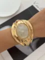 Bracciale rigido vintage placcato oro con intarsio ovale effetto marmo color crema - Stile Intarsiato Strutturato Bianco Latte (814-3)