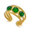 Squisito anello regolabile placcato oro vintage con tre pietre naturali cabochon verdi - Stile Torciglione con Tre Pietre Verdi (03)