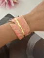 Brede goudkleurige manchetarmband met roze marmeren emaille, dopamine-stijl voor vrouwen - Breed Blad Oranje