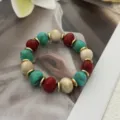 Elegantes böhmisches Perlenarmband mit bunten Steinen und goldenen Trennstücken - Unregelmäßiger Perlenstil (823) / 13 Stück (10mm) / Rot Blau Weiß