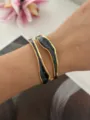 Onregelmatige vergulde emaille armband met donker marmereffect om de pols gedragen - Onregelmatige Ring Zwart