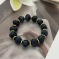 Eleganter Resort-Stil unregelmäßiges dunkelblaues Steinperlenarmband mit Goldspacern - Unregelmäßiger Perlenstil (823) / 13 Stück (10mm) / Reines Schwarz