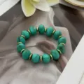 Boho-Stil Perlenarmband mit unregelmäßigen türkisfarbenen Steinen und Goldakzenten - Unregelmäßiger Perlenstil (823) / 13 Stück (10mm) / Seeblau