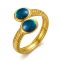 Anello regolabile vintage dorato con due pietre ovali verde acqua e fascia zigrinata - Stile Fascia a Costine con Doppia Pietra Alzavola Ovale (019)
