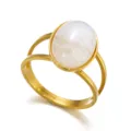 Anello regolabile in oro stile vintage con una grande pietra naturale ovale bianca. - Stile Doppio Strato Agata Bianca Ovale (023)