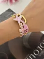 Geëmailleerde armband met oceaanthema, roze zeester en zeedieren in gouden afwerking - Starfish seaweed powder