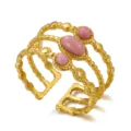 Anello regolabile multistrato vintage con pietre naturali rosa e finitura dorata - Stile multistrato con tre pietre rosa (033)