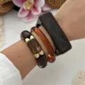 Retro acrylic bracelet set with marbled square bangle and golden accent beads. - Set / Dark Brown
