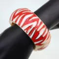 Bracciale rigido largo con motivo zebra in smalto rosso e bianco con finitura dorata - Motivo Zebra Rosso e Bianco