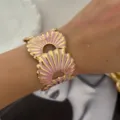 Bracciale rigido vintage in smalto rosa e oro a forma di conchiglia stile vacanza - Stile Capasanta Rosa / Rosa