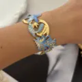 Emaille Armreif mit Meeresmotiven, goldenem Seestern und blauem Korallen-Design - Seestern Himmelblau-Stil